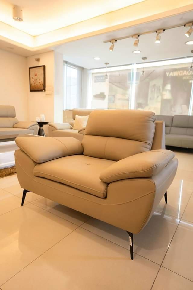 2023 Latest Brown Zolano Sofa